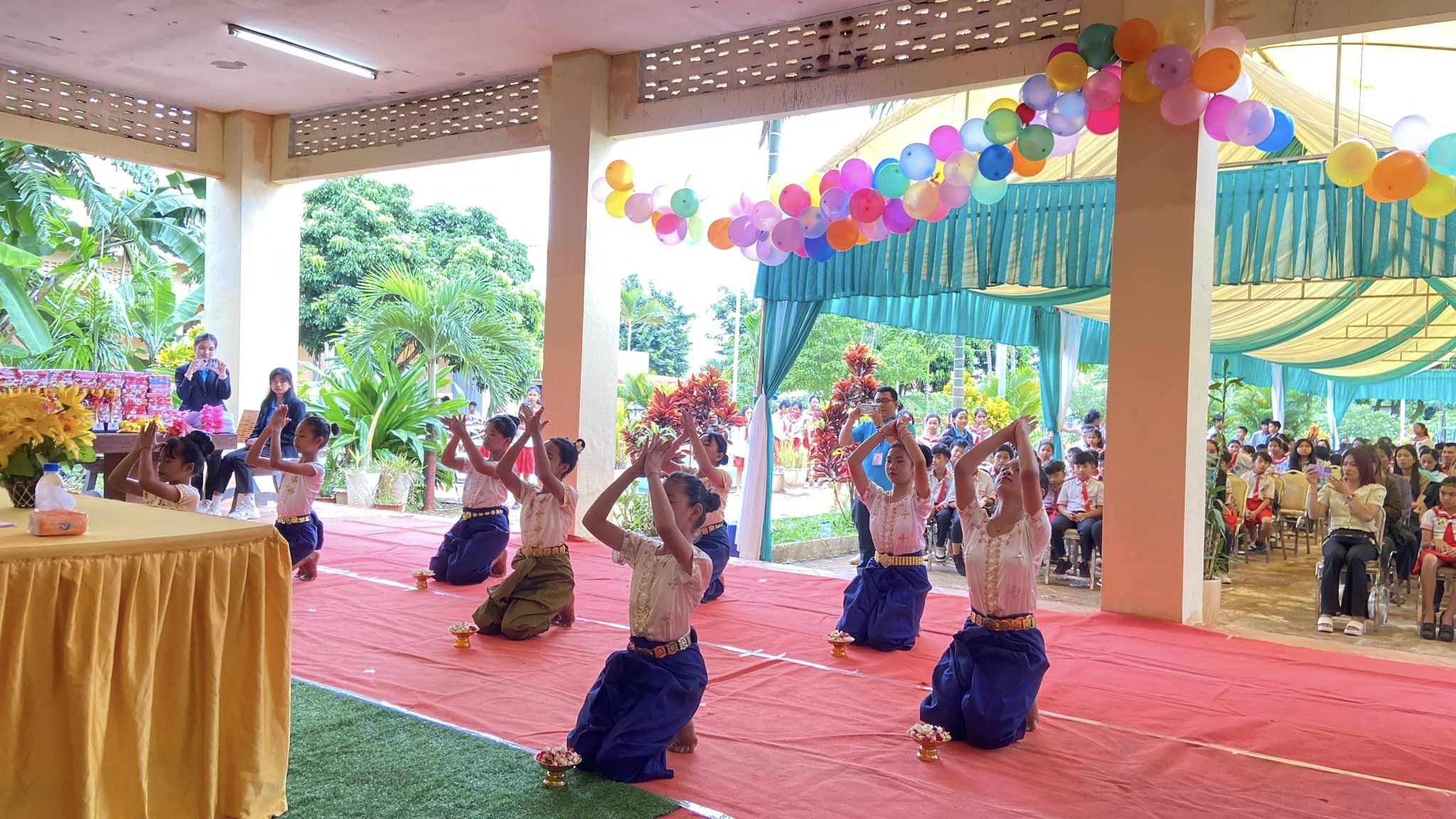 សកម្មភាពរាំរបាំជូនពររបស់សិស្សសាលាអន្ដរជាតិអាស៊ានប្រ៊ីជ