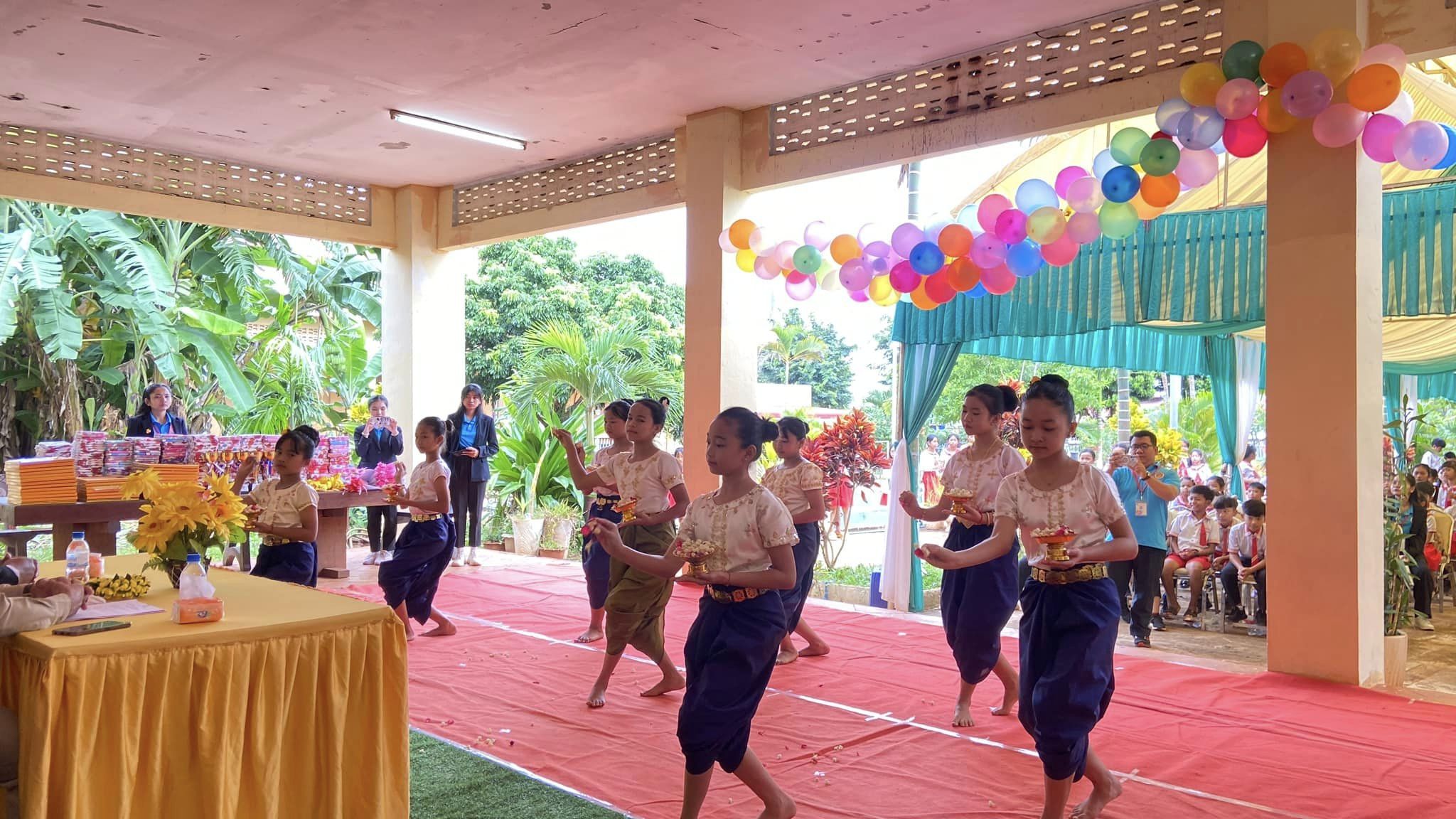 សកម្មភាពរាំរបាំជូនពររបស់សិស្សសាលាអន្ដរជាតិអាស៊ានប្រ៊ីជ